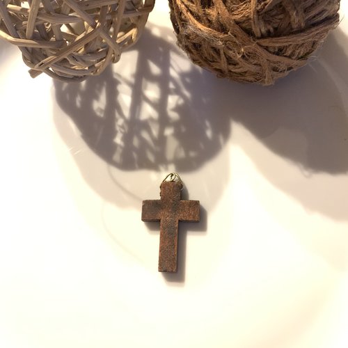Pendentif bois croix 32x20mm