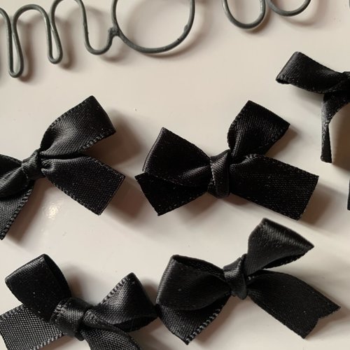 6 noeuds plats en satin noir