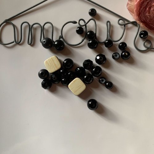 28 perles assortiment noires