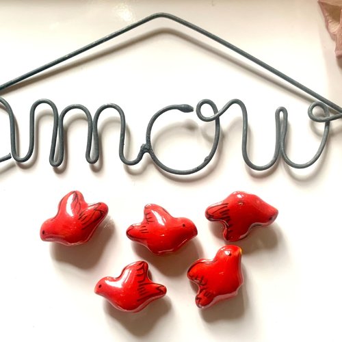 5 perles oiseaux en porcelaine rouge
