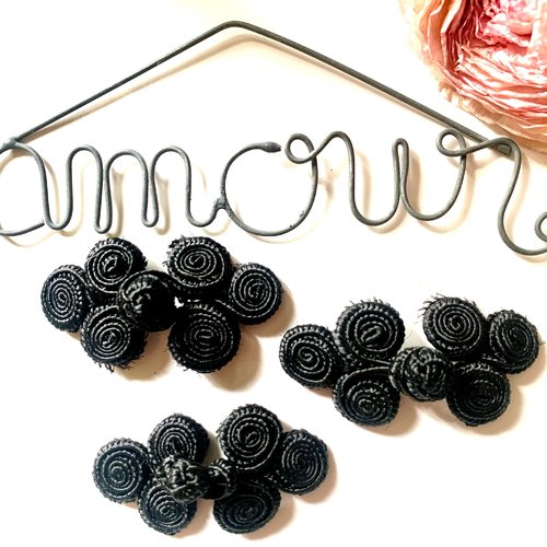 3 brandebourg en passementerie noire