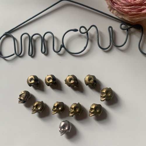 Lot de perles bronze têtes de mort x10 + 1 en métal argenté offerte