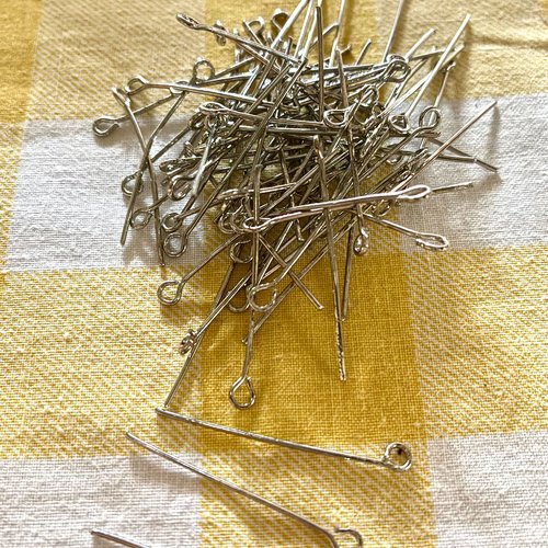 Lot de 70 clous boucles 3cm en métal argenté