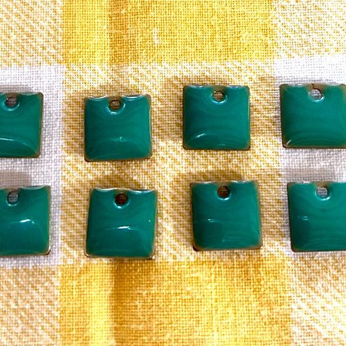 Lot de huit breloques carrées émail en turquoise 8mm