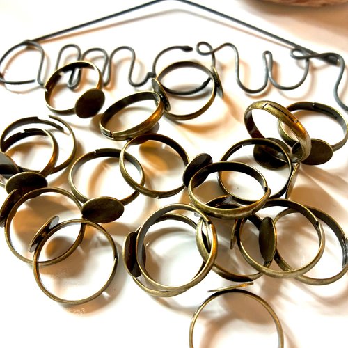 Lot de 19 bagues bronze plateau 10 mm