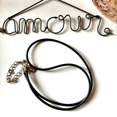 Collier en caoutchouc noir avec chaînette - 1 mm