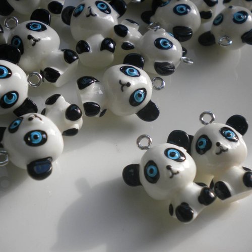 Duo de breloques pandas yeux bleus en noir et blanc