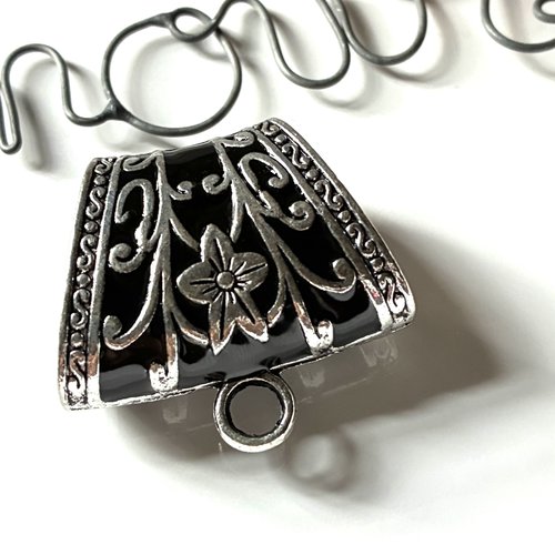 Grande bélière foulard 37x39mm métal argenté motif fleurs