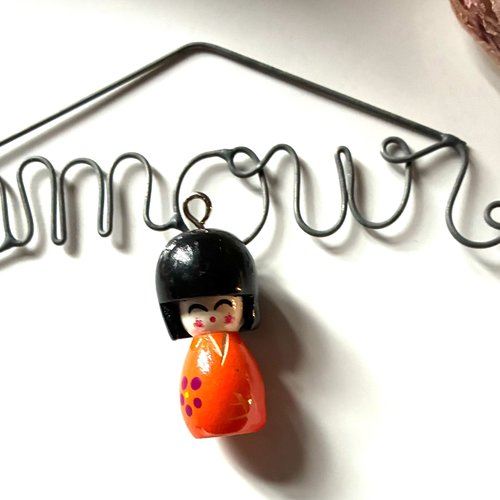 Perle en bois poupée japonaise orange et noir