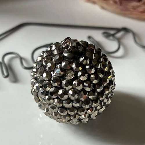 Pendentif perle ronde cristal facettée en gris foncé