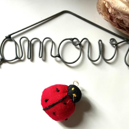 Coccinelle en tissu en rouge et noir