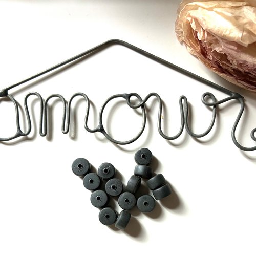 Lot de 14 perles rondes en noir