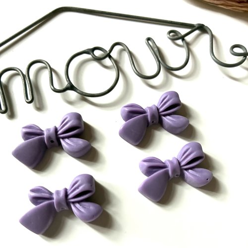 4 perles noeuds en résine en mauve
