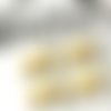 4 perles noeuds en résine en jaune pâle