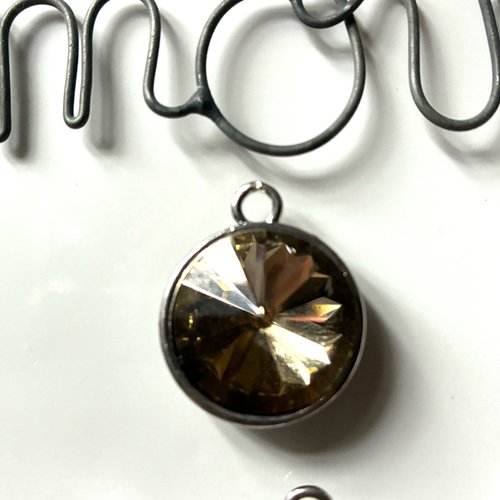 Pendentif métal et cristal facetté rond beige 25 mm