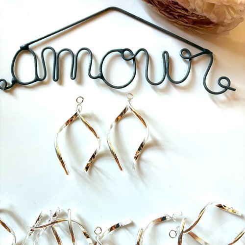 Originale paire de boucles d'oreilles spirale métal argenté