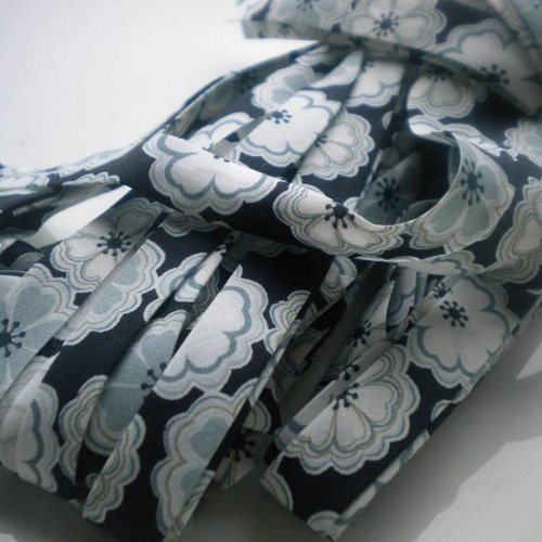 Biais liberty toria noir 50 cm largeur 1 cm plié