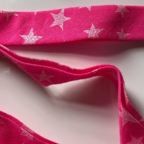 Biais liberty fuchsia et blanc étoiles largeur 1 cm plié 50cm