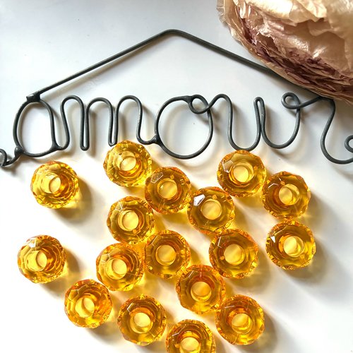 17 perles synthétiques facettées orange