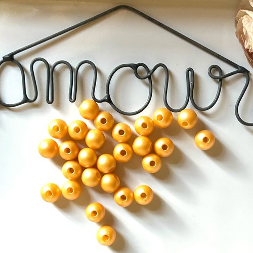 27 perles synthétiques jaune 7mm