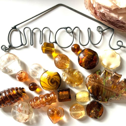 20 perles verre en doré, marron et transparent