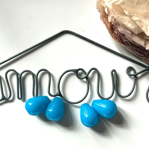 4 perles gouttes en pierre bleue