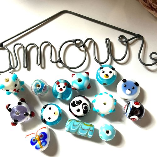 Lot de 14 perles en verre bleues et blanches