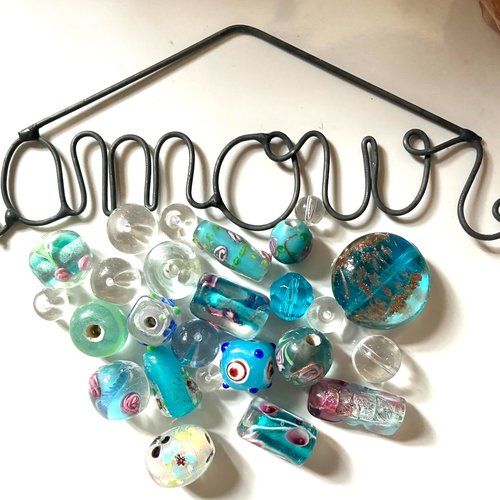 25 perles en verre assortiment en bleu clair