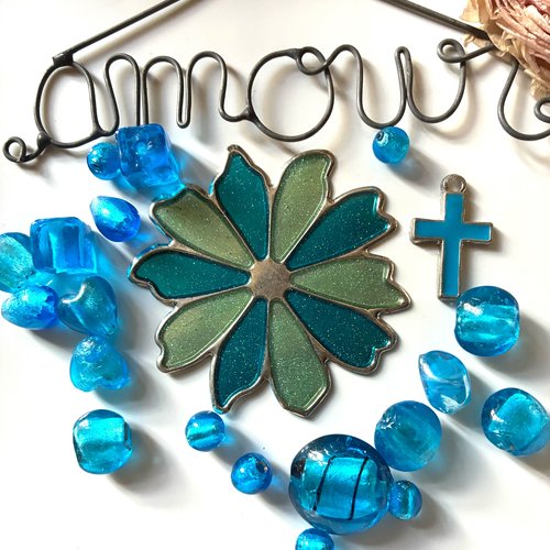 Lot de perles en verre et époxy en bleu et turquoise x20