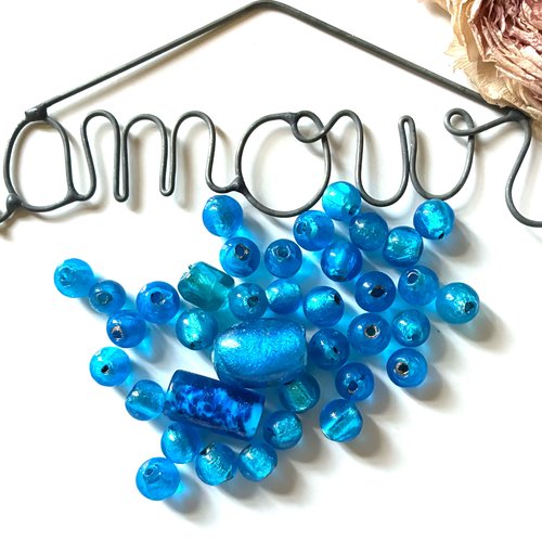30 perles en verre dans les tons de bleu rondes