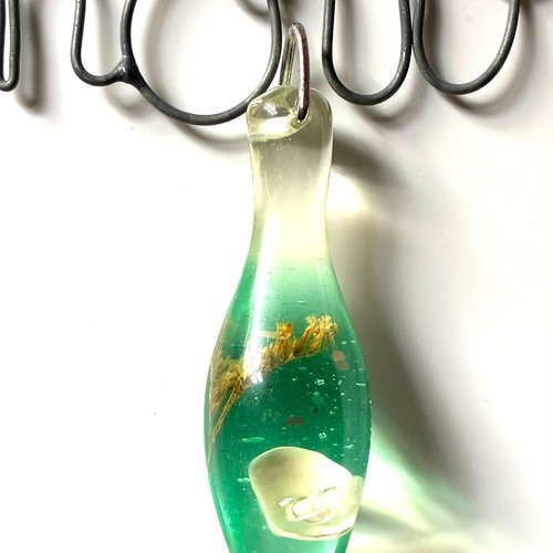 Pendentif bouteille synthétique décor mer turquoise coquillage blanc et perle