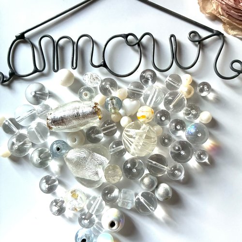 Lot 65 perles en verre en transparent