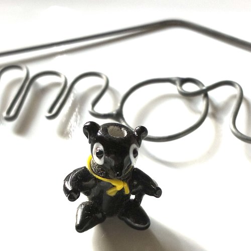 Perle ourson en verre noir écharpe jaune