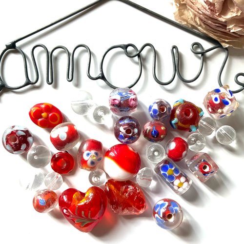 30 perles verre en rouge, transparent et bleu