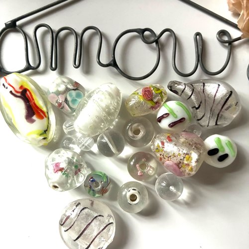 20 perles en verre assortiment en transparent, vert et rouge