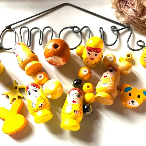 20 perles bois poupées russes en bois et assortiment en jaune