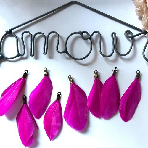 Plume fuchsia avec accroche bronze petit modèle 3,5cm
