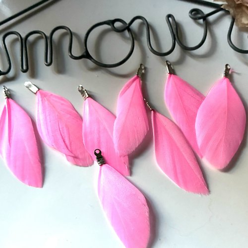 Plume en rose avec accroche métal argenté petit modèle 3,5cm