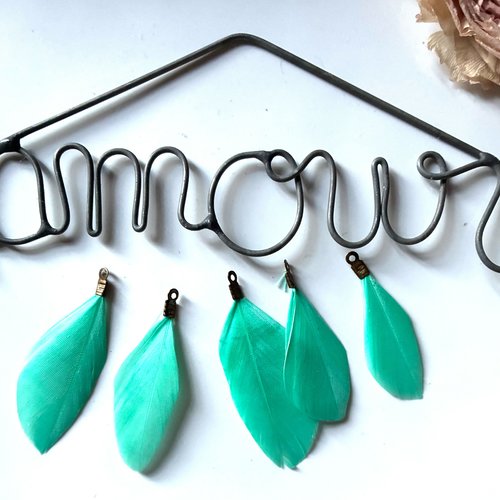Plume en turquoise avec accroche bronze petit modèle 3,5cm