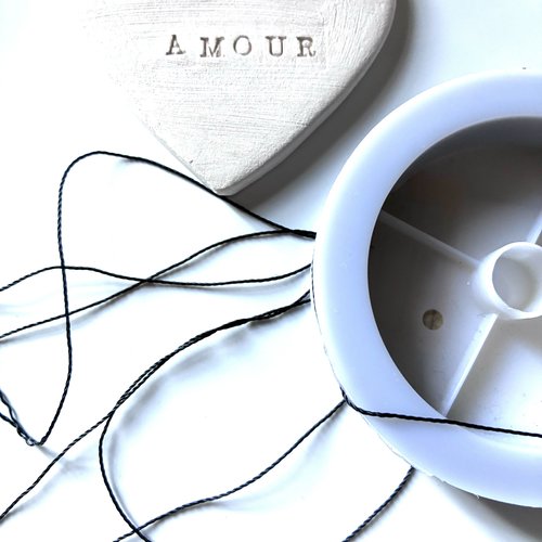 Bobine fil de coton noir en 0,6mm x10m