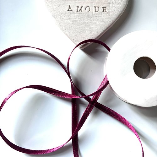 4,80m de ruban en satin couleur bordeaux