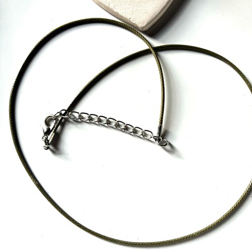 Collier cordon fil de soie en kaki 50 cm avec fermoir mousqueton