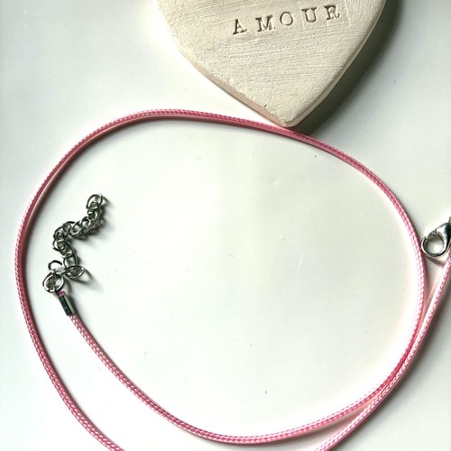 Collier cordon fil de soie rose 50 cm avec fermoir mousqueton