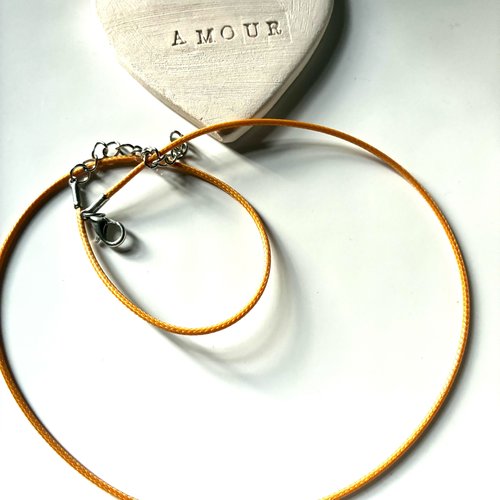 Collier cordon fil de soie en marron clair 50 cm avec fermoir mousqueton