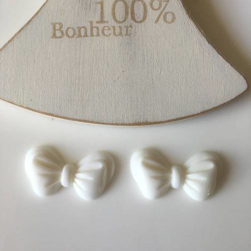 Duo de perles noeuds plats en résine en blanc 27x15mm 