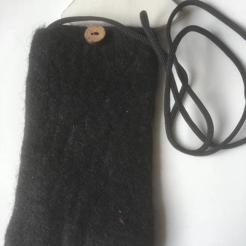 Pochette noire en laine bouillie à customiser 