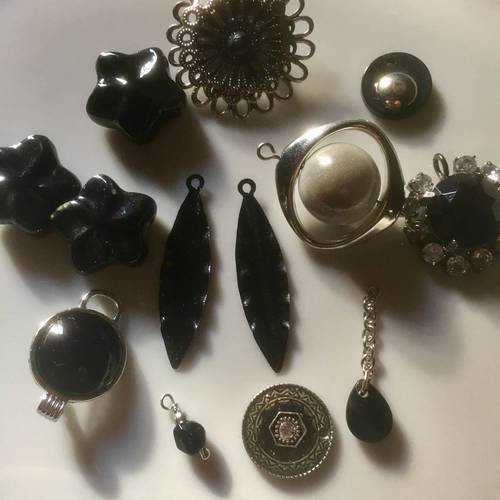 Assortiment perles couleur noir et blanc x12 