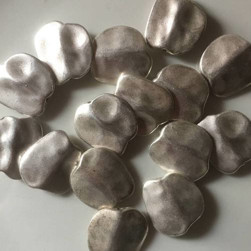 Perles martelées en métal argenté percées x2 