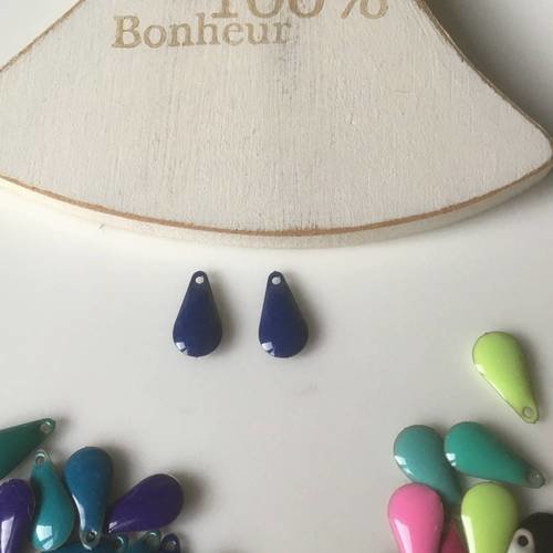 Lot de deux breloques mini gouttes émail en bleu foncé 12mm 