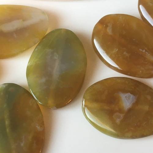 Grande perle ovale en jade vert olive perle gemme 